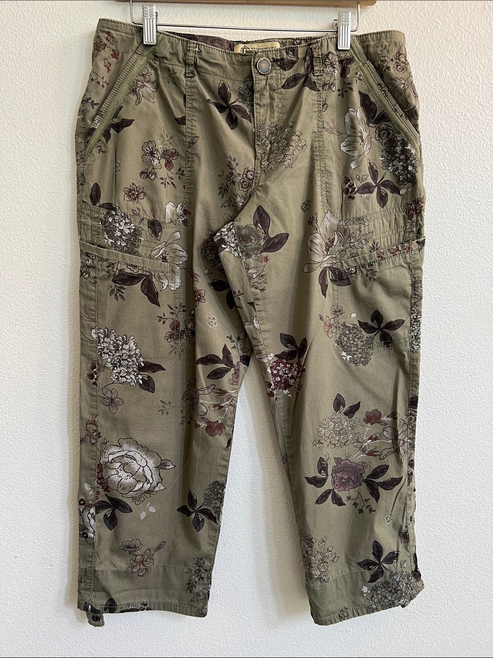 DEMOCRACY Y2K Capris Cargo Roll-Hem Pants Olive Green Floral Print Women's 10